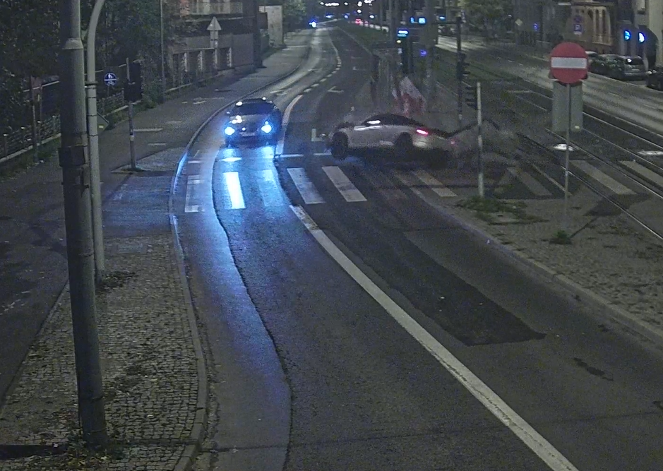 Zatrzymano 29-latkę, która uderzyła Audi w przystanek w Poznaniu
