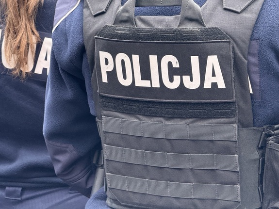 Policjanci uratowali ludzi z płonącej kamienicy w Szamotułach