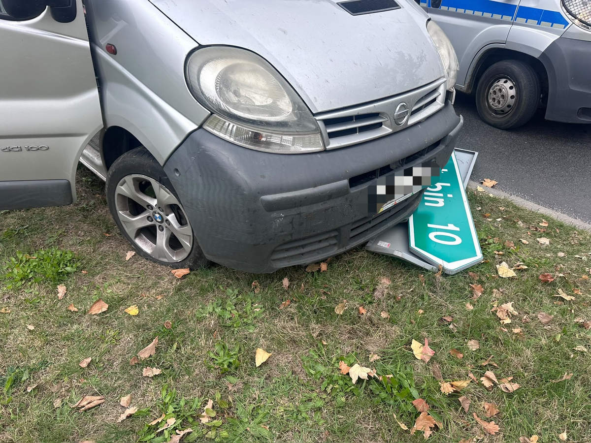 Pijany kierowca uderzył w znak drogowy w Kościanie