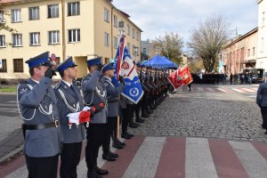 zdjęcie kolorowe, widok uczestników apelu